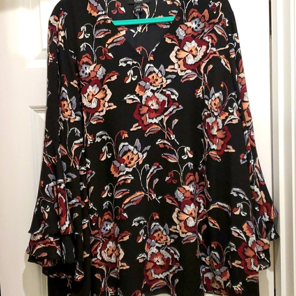 Alfani Tops - Gorgeous flowy blouse